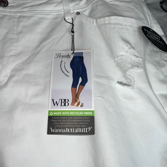 NEW Royalty Mid Rise Cropped White Distressed Capris Women’s Plus Size 24W - Picture 5 of 12